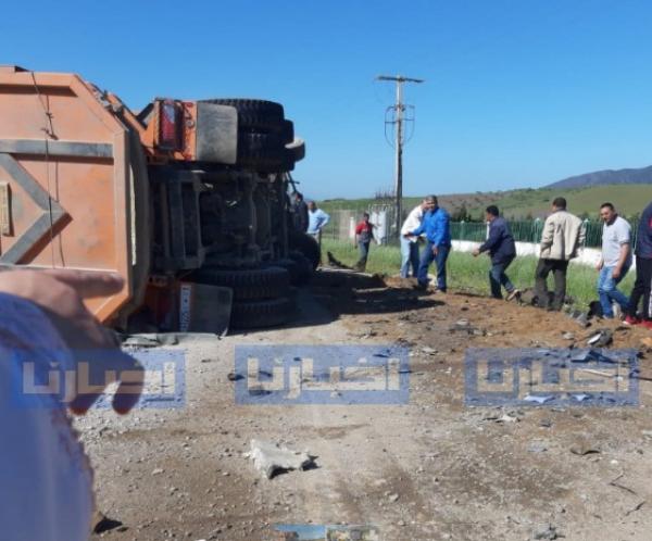 مرة أخرى...مستعملو الطريق ينجون من كارثة بعد انقلاب شاحنتين بين تطوان والعرائش