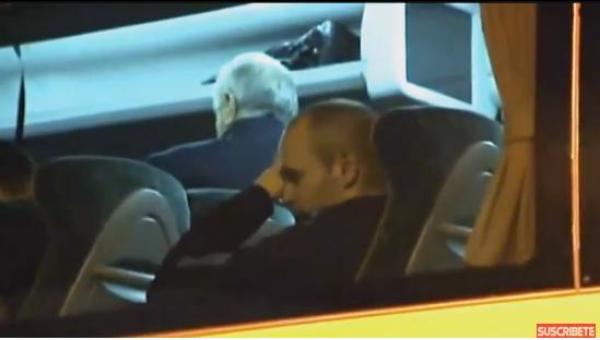 إنييستا يبكي بعد خروج برشلونة من أبطال أوروبا