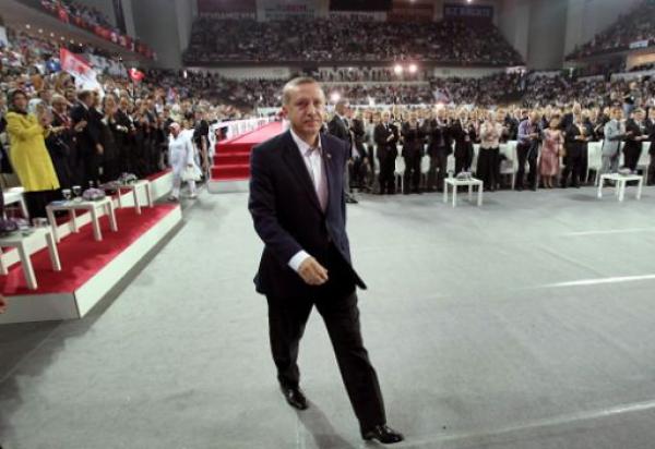 حزب العدالة والتنمية التركي يعيد انتخاب اردوغان زعيما له