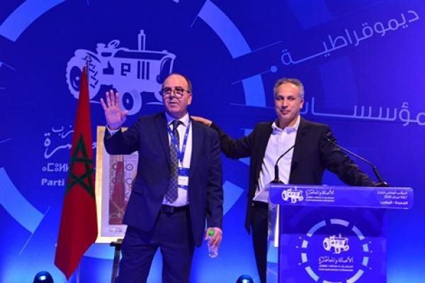 حريرة هادي مع هاد الأحزاب!!.. نصف "زلافة" ديال الحريرة في وجبة عشاء مؤتمر "التراكتور" تُغضب المؤتمرين وتدفعهم للاحتجاج (صورة)