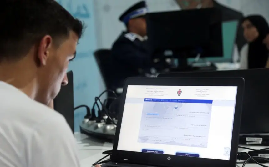 بأساليب احتيالية.. منتحل صفة شرطي يوقع بصحافية ويسرق هاتفها في طنجة