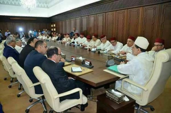 بالجلابيب البيضاء .. العثماني و وزراءه يجتمعون بممثلي الحسيمة و هذا  ما دار بينهم