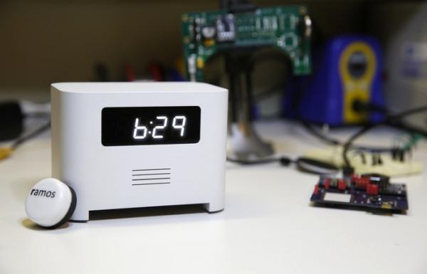 بالصور.. «راموس» منبه ذكي يتحدى أصحاب النوم «الثقيل»