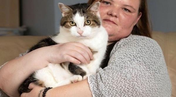 تفقد القدرة على استخدام يدها بسبب عضة قطة