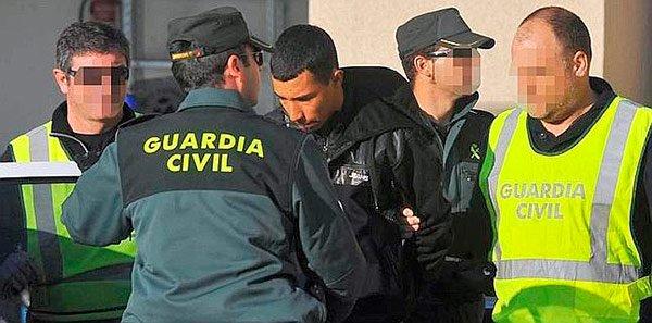 "الكبت ومايدير" .. مهاجر مغربي يقوم بفعل "قبيح للغاية" في مركز تجاري باسبانيا