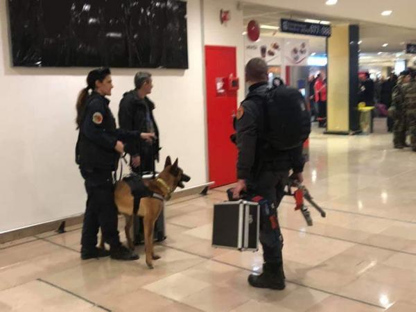 طائرة مغربية تُقلع من مطار باريس بعد 3 ساعات تأخير بسبب حذاء مسافرة!