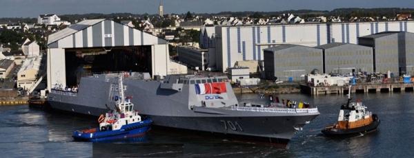 الأمير مولاي رشيد يترأس ببريست مراسم التوقيع على وثيقة نقل ملكية الفرقاطة متعددة المهام "محمد السادس" إلى البحرية الملكية