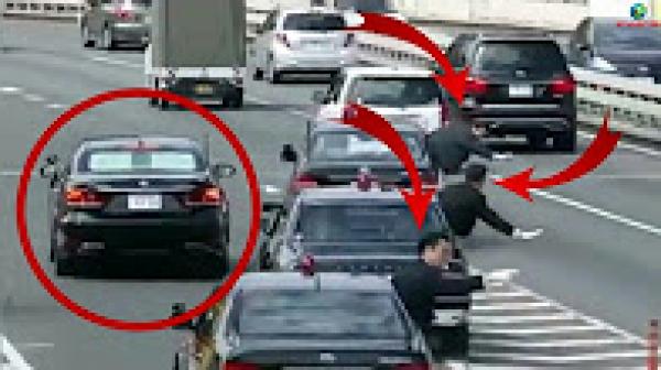 بهذه الطريقة الحضارية يمر موكب الوزير الأول الياباني دون قطع الطريق على المواطنين