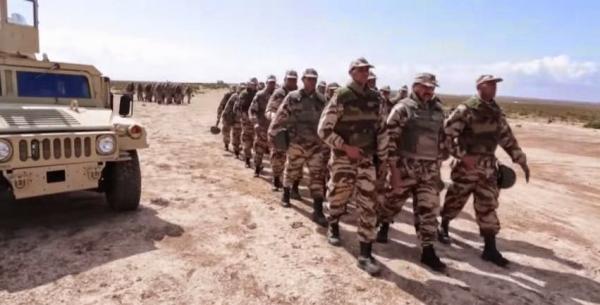 سيارة محملة بالأسلحة و الذخيرة تستنفر عناصر الجيش بالصحراء المغربية