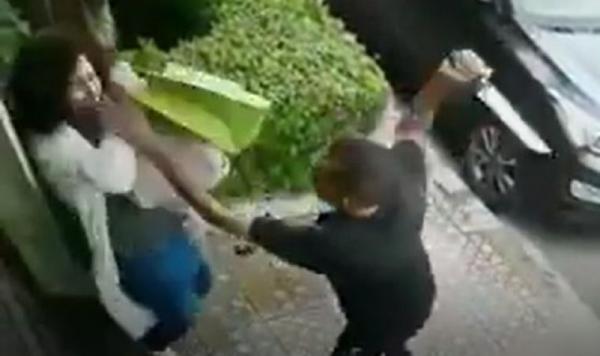 أمن مراكش يستعيد حق السيدة التي دافعت عن نفسها بشجاعة أمام "مشرمل" هاجمها بسيف (فيديو)