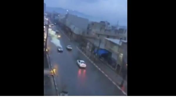 صاعقة تضرب سيارة على الطريق بالمغرب و هذا ما وقع