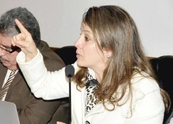 الوزيرة شرفات أفيلال تعيش أزمة نفسية بسبب حملة "جوج فرانك" و هذا ما طلبته منها ابنتها