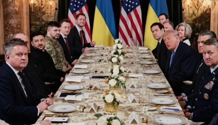 مأدبة "الإحراج الرسمي": ترامب يحوّل عشاء زيلينسكي إلى عرض ساخر ضد الصحفيين