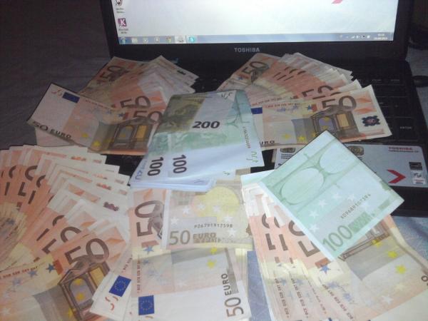 "سيلفي" يتسبب في إلقاء القبض على مغربي بايطاليا !