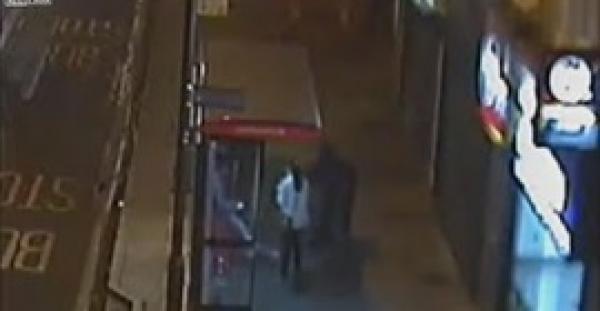 بالفيديو : لص يسرق "آي فون 6" من فتاة في جزء من الثانية