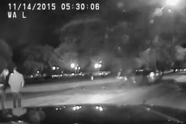 بالفيديو: لحظة إنقاذ رجل من الموت المحقق بعد احتراق سيارته