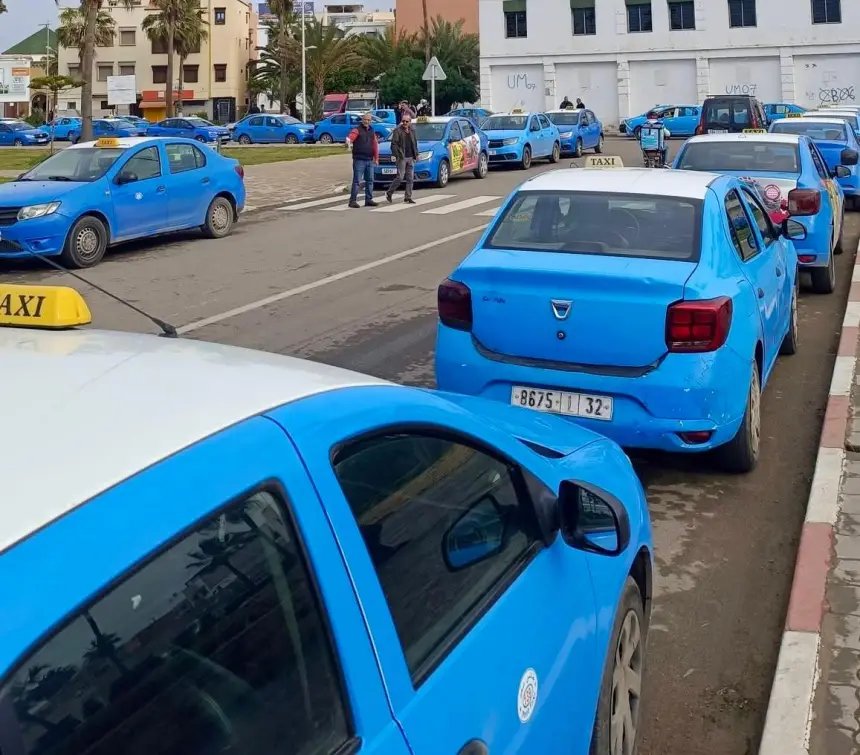 طاكسيات الصويرة تحتج على "الوضع الكارثي" للطرق بالمدينة…