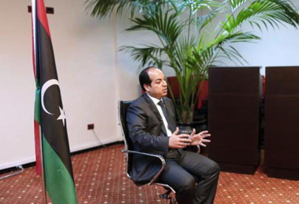 نجاة رئيس الوزراء الليبي من محاولة اغتيال في عقر داره