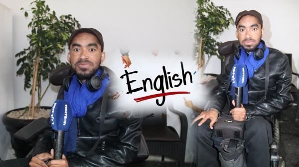 عبد الحكيم: مقعد تغلب على إعاقته يدرس الانجليزية بطريقة مبهرة ويقصده منهدسون ودكاترة للتعلم