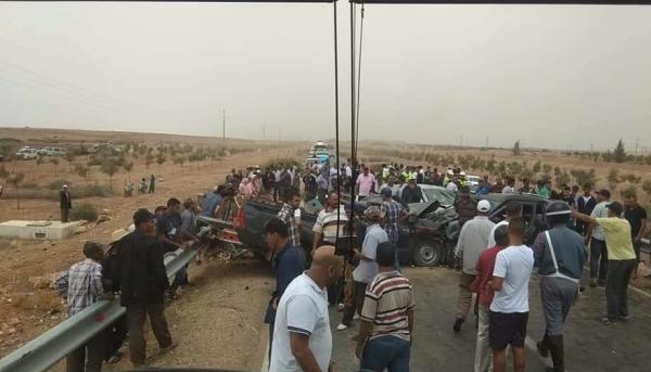 اصطدام 4 سيارات يخلف قتيلة ومصابين والدرك الملك يستنفر عناصره