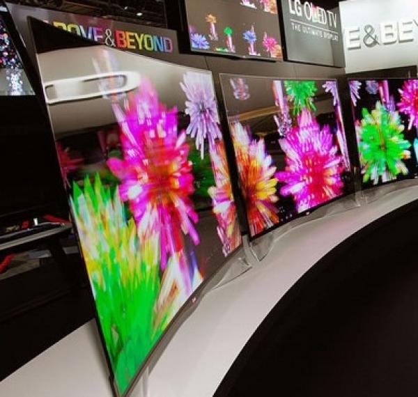 إل جي تكشف عن «التلفزيون المنحني»