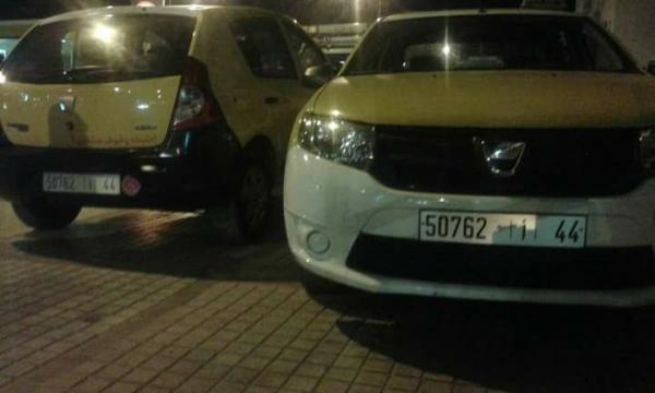 ليست كذبة أبريل ..  اكتشاف سيارتين للأجرة تحملان نفس الترقيم ونفس رقم الرخصة بمدينة مغربية