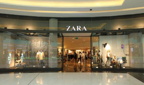 بالفيديو  : "زارا" تقيل موظفين فيها بعد حادثة منع محجبة من دخول متجرها في باريس