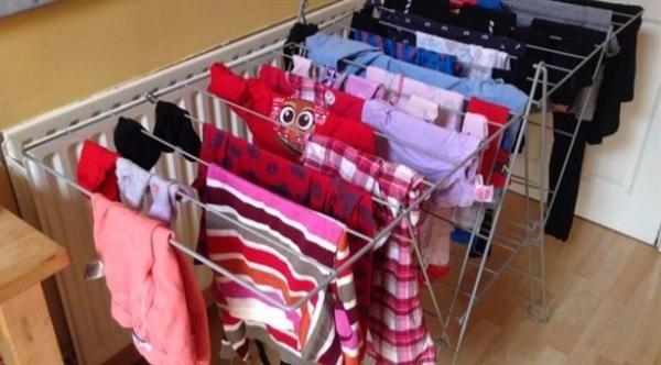 لهذا السبب لا تجفف ملابسك داخل المنزل