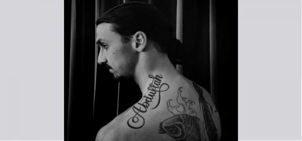 إبراهيموفيتش "عبد الله" يخلق الحدث بوشم جديد !