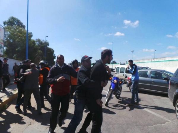 صورة الرجاء تهتز: فايسبوكيون يسخرون من الصالحي "محيح" وسط الشارع