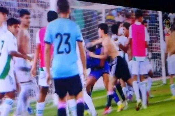 "ماتقيش ولدي" تطالب رئيس الـ"فيفا" بإنزال عقوبات على "الجزائر" بعد الاعتداء الذي طال "أشبال" المغرب بوهران