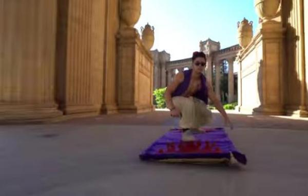 بالفيديو: مرة أخرى ......علاء الدين يتجول على بساطه السحري