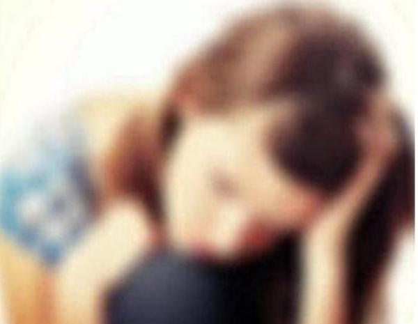 إدارة ثانوية بمكناس تطرد تلميذة بعد ضبطها تتبادل القبل مع عشيقها و هذه التفاصيل المثيرة