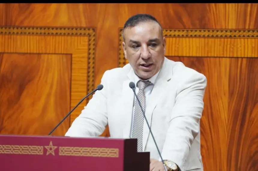 أومريبط يخرج عن صمته ويوضح حقيقة فضيحة تزوير آلاف بطائق الانخراط في نقابة تعليمية