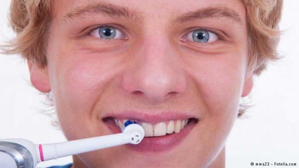 أسنان الأطفال أول الطريق لسلامة أجسادهم