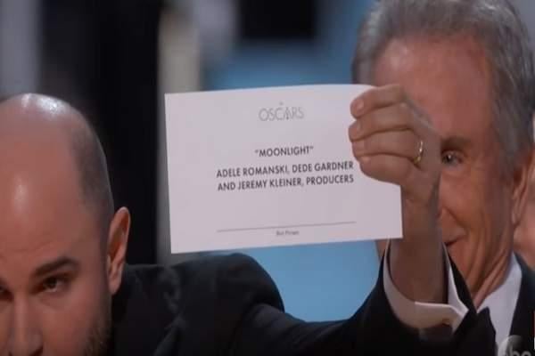 فيديو.. خطأ هوليوودي يربك حفل جوائز الأوسكار