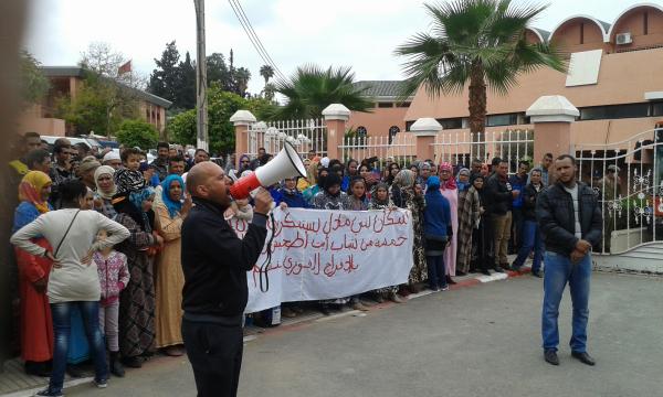 عاجل .. ساكنة بني ملال تحتج أمام المحكمة ضد "الشذوذ" بحضور وسائل إعلام وطنية وعالمية