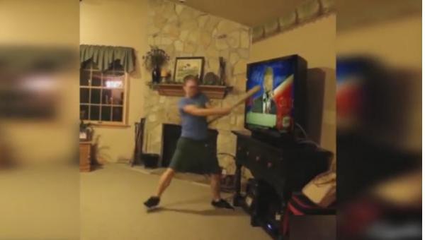 شاهد رد فعل الأمريكيين بعد فوز ترامب .. تكسير شاشات التلفاز و مشاهد صادمة