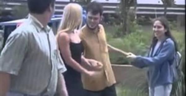 بالفيديو.. رد فعل نساء البرازيل على امرأة تعاكس أزواجهن بالشارع