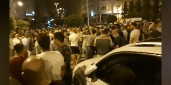 فيديو من مكان العثور على جثة الطفل عدنان وسط حشد كبير من المواطنين