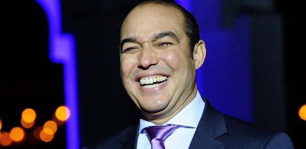 بعد فضيحة " المكالمة الهاتفية " مغاربة يعتزمون مقاضاة محمد أوزين