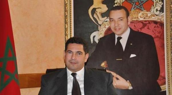 سابقة بالوثيقة: مدير ثانوية يتهم أستاذا بالضحك أثناء تحية العلم والأخير يرد بقوة