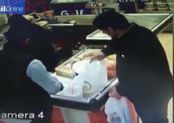 بالفيديو: لصة تعمل 4 ساعات في متجر لتسرقه