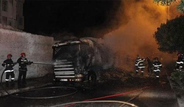 صحف الثلاثاء : عقب سيجارة تسبب في اندلاع النيران بشاحنتين بالدار البيضاء