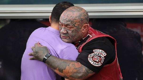 ما هي حقيقة العصابات التي تحركت للدفاع عن مساجد نيوزيلندا بعد المجزرة؟