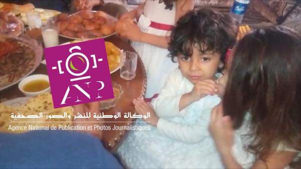 أول فطور للطفلة غزل وسط عائلتها بعد العثور عليها