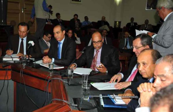 برلمانيون يتهمون الجامعة بالتحايل على المغاربة!