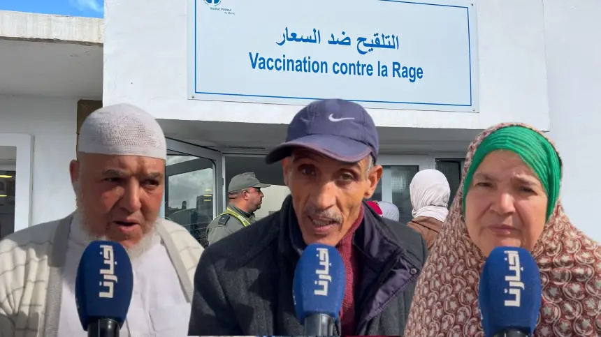 معاناة معتمرين من مختلف مناطق المملكة بسبب إجراء اللقاح: جينا من 3 ديال صباح  وما دارو معانا والو