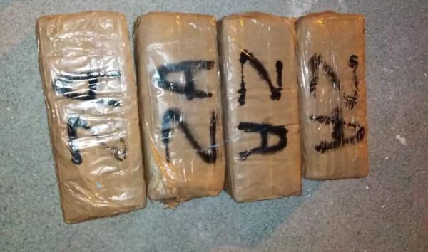 بالصور: مخدرات داخل أكياس قمامة بميناء طنجة المتوسط وتورط عاملي نظافة في القضية