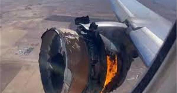 مسافر يسجل مشهدا مخيفا لخروج ألسنة اللهب من محرك طائرة في الجو(فيديو)